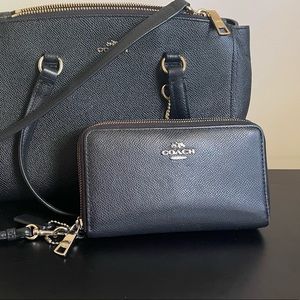 *SOLD on mercari* Coach medium size black wallet 🖤✨